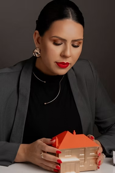 Dra. Débora Cândida de Paula